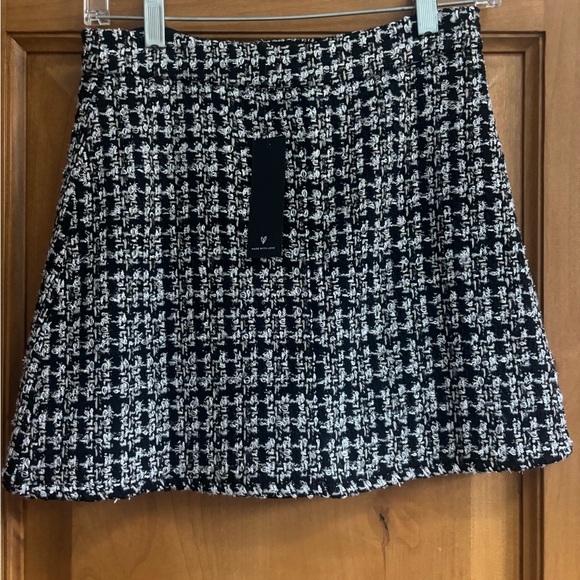 NWT Upscale Instinct Black and Silver Tweed Mini Skirt - Picture 2 of 7